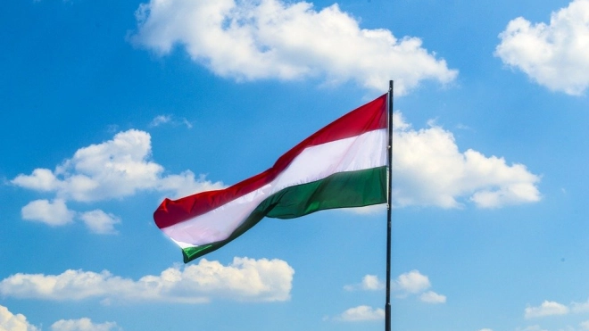 Власти Венгрии одобрили применение вакцины "Спутник V"
