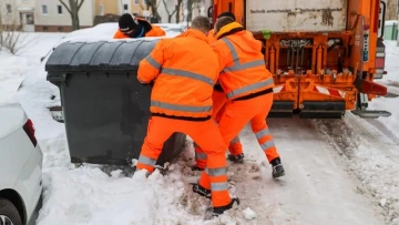 Петербуржцам вернут деньги за плохую уборку мусора в январе