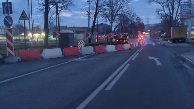 Работы "Водоканала" на Лиговском ограничат движение транспорта по двум полосам 