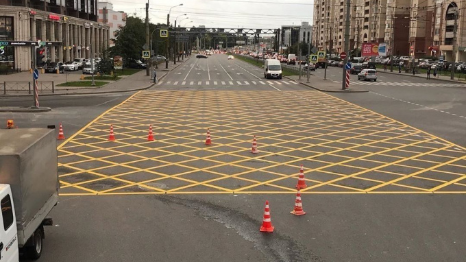 В Петербурге появились новые вафельные разметки 