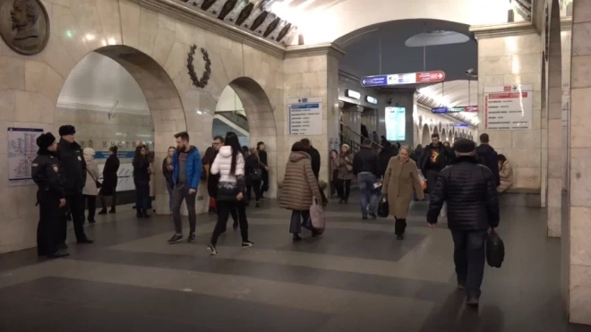Стало известно, какие вестибюли метро не будут работать в новогоднюю ночь