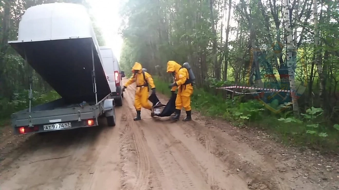 Спасатели Тосно обнаружили ящик с металлическими банками с бромином и предприняли меры по безопасной утилизации