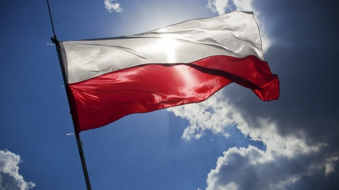 Поляки устроили акцию протеста из-за флагов Украины на транспорте