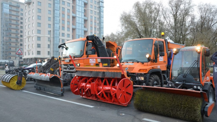 Власти Петербурга закупят уборочную технику почти на 3 млрд рублей Власти Петербурга закупят уборочную технику почти на 3 млрд рублей