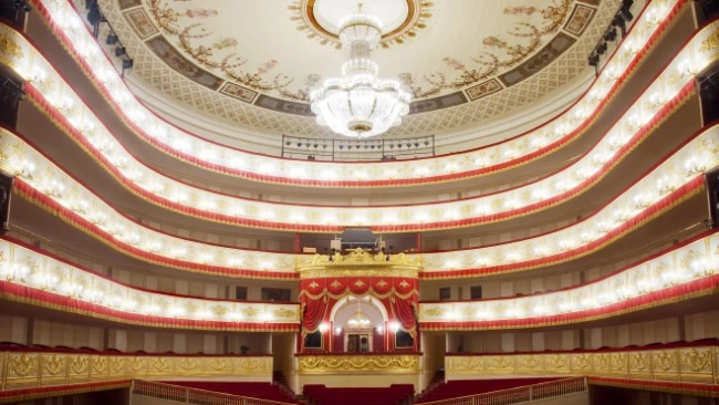 На ремонт планшета сцены в Александринском театре выделено 62,7 млн рублей 