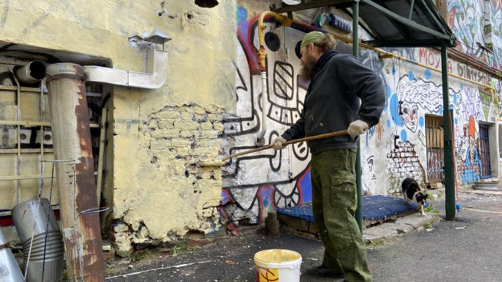 В арт-пространстве "Точка Сборки" начали закрашивать граффити 