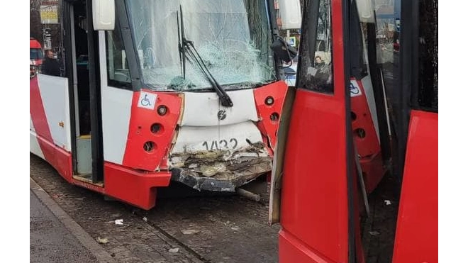 На Бухарестской столкнулись два трамвая