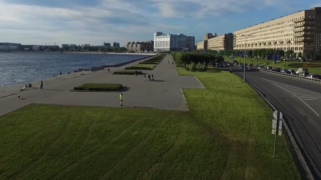 На Свердловской набережной восстановили движение транспорта