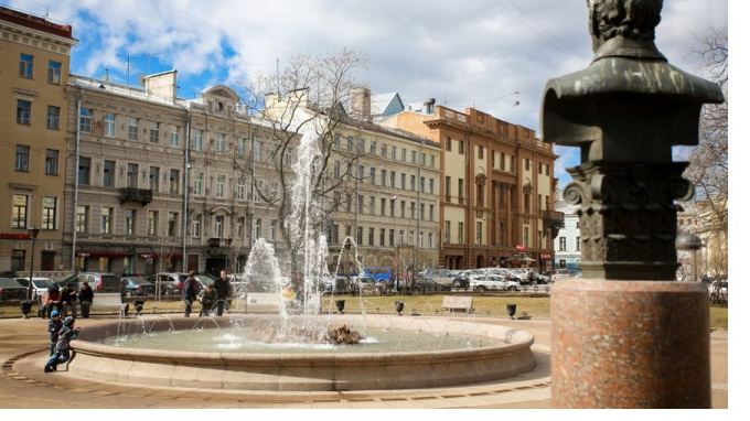 В Петербурге в День Победы включат светомузыкальные фонтаны