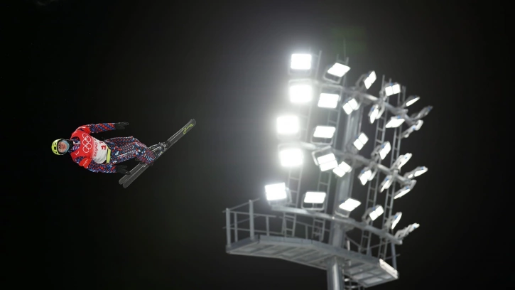 Фристайлист Буров взял бронзу в акробатике на Олимпиаде-2022