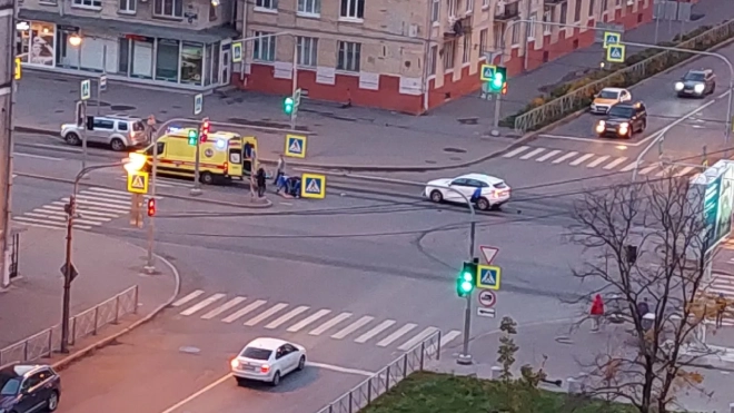 На перекрестке Варшавской и Благодатной пешеход попал под колеса каршеринга