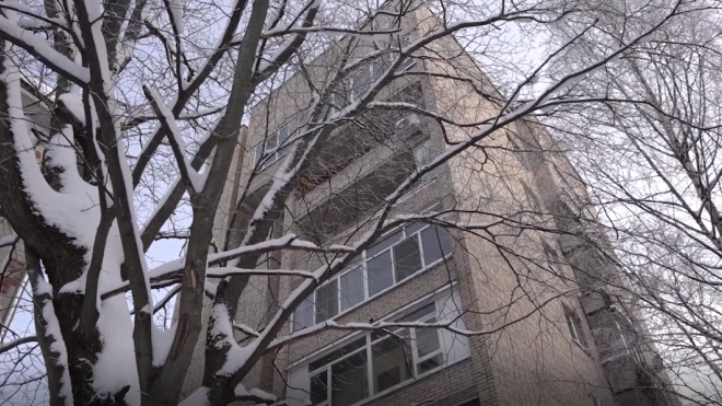 Мужчина скончался после падения из окна общежития на Маршала Говорова