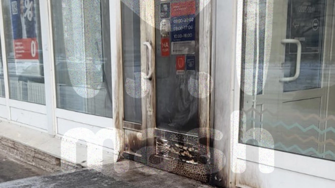 В поджоге двери банка в Петербурге подозревается 77-летняя пенсионерка