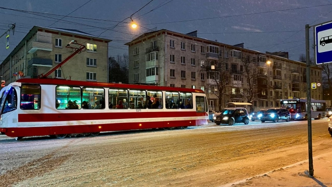 В Невском районе заменили трамвайные пути на двух улицах