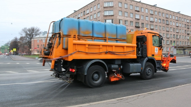 В Петербурге дорожные службы перешли на зимний режим работы