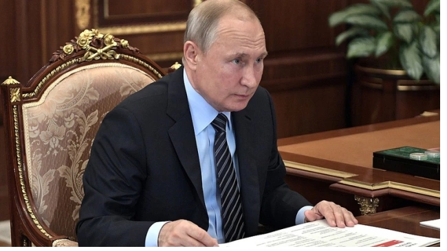 Путин заявил о рассмотрении кабмином новых мер по страховым взносам