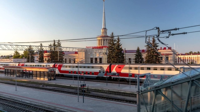 Перевозки двухэтажными поездами из Петербурга выросли в два раза