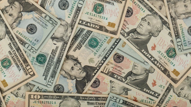 Эксперт предупредила о последствиях покупки валюты ”с рук”
