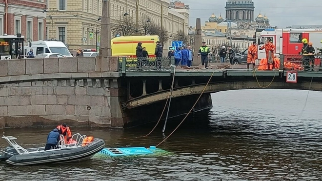 Обыски у перевозчика, которому принадлежит упавший в Мойку автобус, прошли в Петербурге