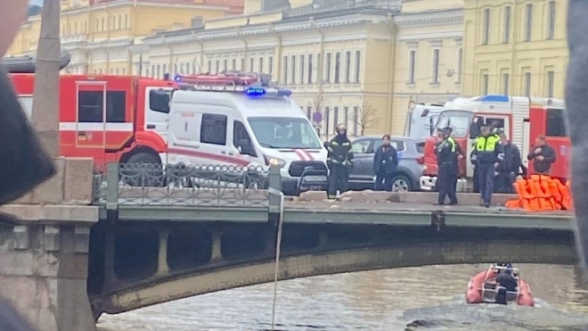 В Петербурге наградили людей, которые помогали выбраться из воды пассажирам автобуса