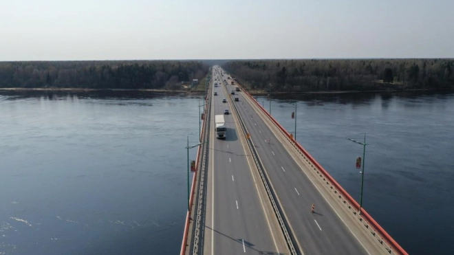 Движение по полосе на Ладожском мосту ограничат на неделю из-за ремонта