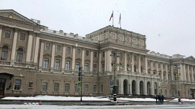 Депутаты петербургского ЗакСа смогут покидать Мариинский дворец ради пленарных заседаний