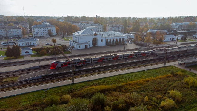 Десятивагонные "Ласточки" будут курсировать по выходным дням между Петербургом и Великим Новгородом 