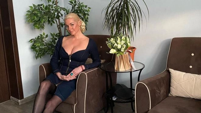 Волочкова хочет подать в суд на соседей, которые выложили ее интимное фото