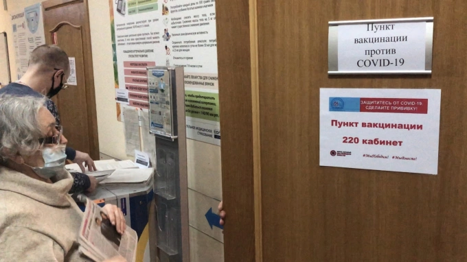 В Петербурге расширили список граждан, которые подлежат обязательной вакцинации