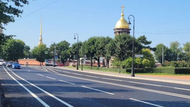 Ремонт Петровской набережной завершен в Петербурге