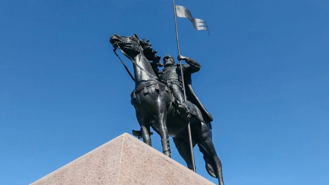 Глава Петербурга открыл памятник Александру Невскому в Мариуполе