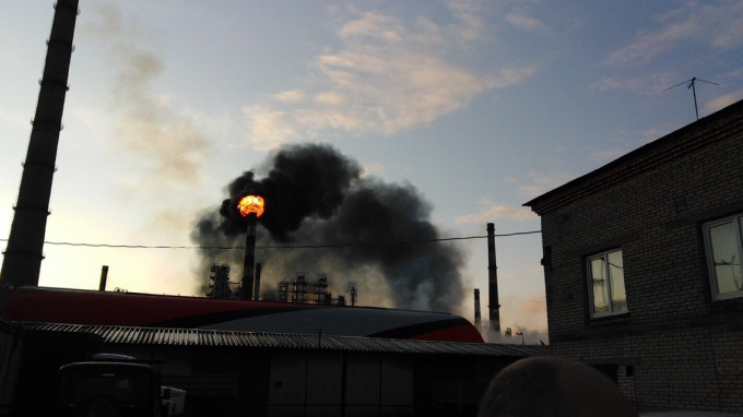 В Киришах утром произошёл пожар на нефтеперерабатывающем заводе