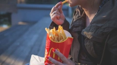 Рестораны McDonald's могут вновь открыться в России через 1,5 месяца