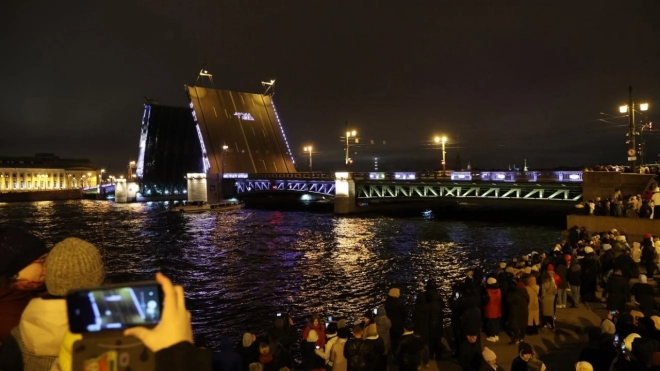 В Петербурге через месяц стартует сезон "Поющих мостов"