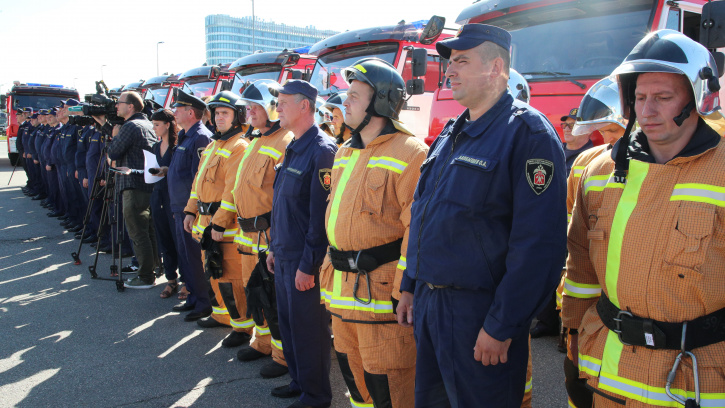 В Петербурге 13 пожарно-спасательных частей получили новую спецтехнику В Петербурге 13 пожарно-спасательных частей получили новую спецтехнику