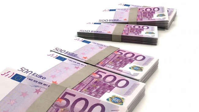 Евро упал ниже 60 рублей впервые с марта 2020 года