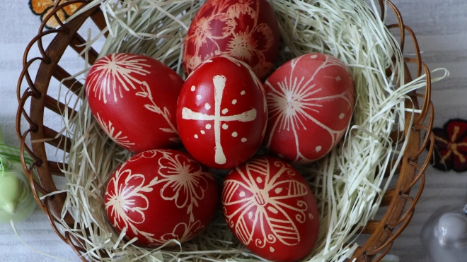 Простые способы покрасить яйца на Пасху