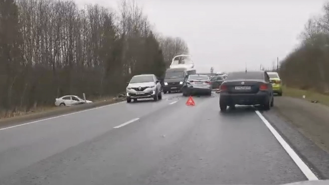 Авария на трассе "Кола" вызвала затор длиной в 15 километров