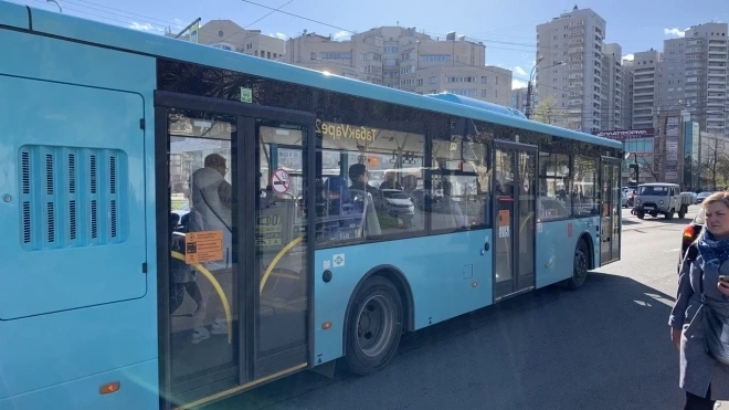 Водителю петербургского автобуса стало плохо за рулём