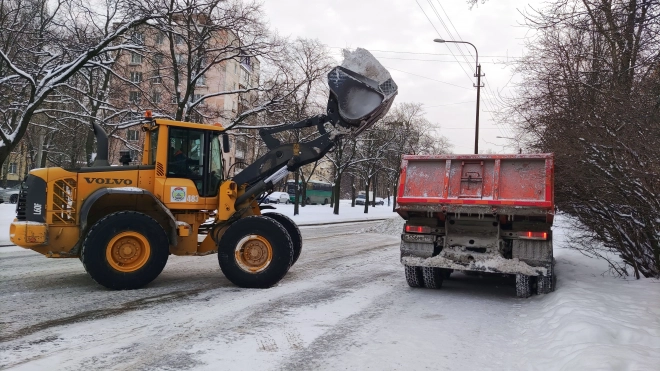 С начала зимы с петербургских улиц вывезли 1,2 млн кубометров снега