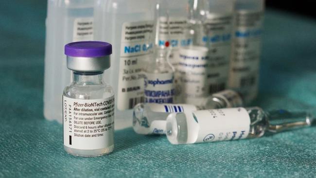 Вакцина Pfizer справилась с бразильским штаммом коронавируса