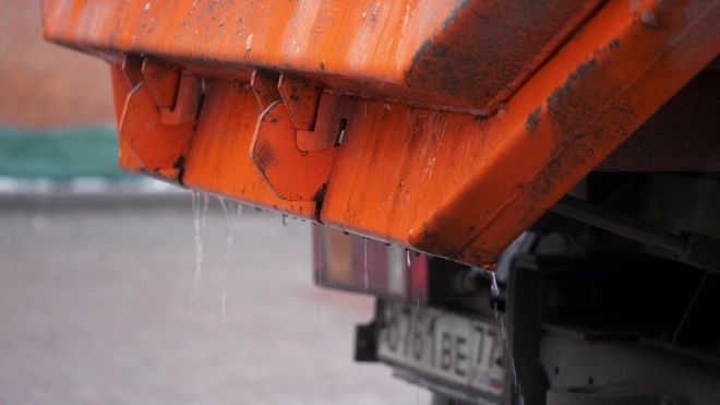 В этом году для мытья улиц Петербурга израсходовали более 1 млн кубометров воды