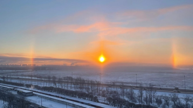 Морозным утром петербуржцы заметили в небе солнечное гало
