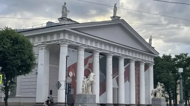 Статуи диоскуров у Манежа отреставрируют к октябрю