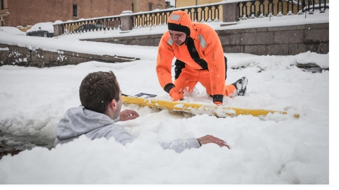 На водоёмах Петербурга начнут работу 18 спасательных станций