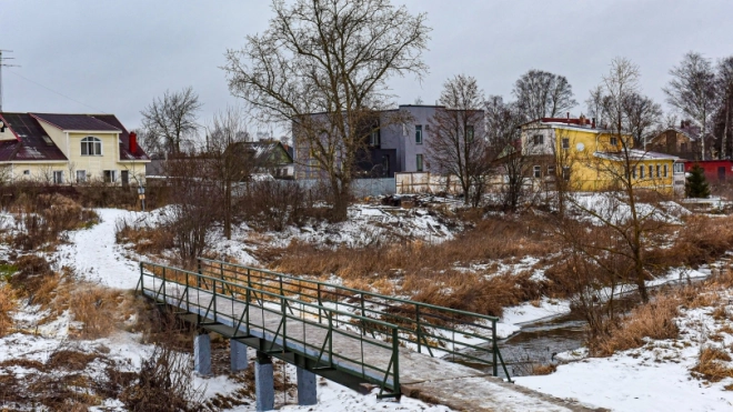 В Старо-Паново восстановили пешеходный мост через Дудергофку