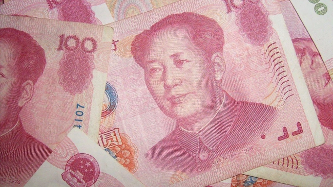 ЦБ Китая продолжает понижать курс юаня к доллару