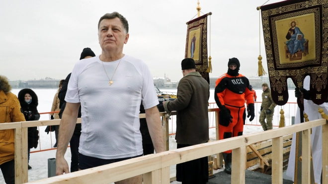 Спикер петербургского парламента окунулся в купель у Петропавловской крепости