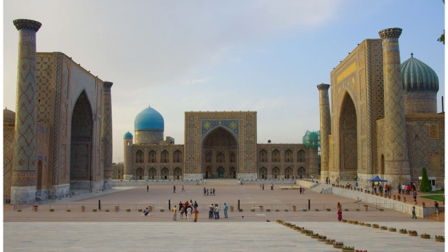 В банках Узбекистана возник дефицит наличной валюты