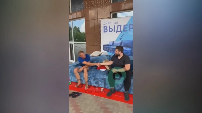 Победители соревнования по сидению на диване в Белгороде рассказали о реакции местных жителей
